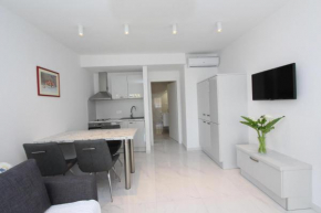  Rooms and Apartments Bella Vista  Ровинь